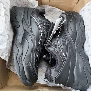 NWT FILA RAY TAPEY TAPE BLACK